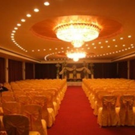 The Shelton Grand Hotel Бангалор Экстерьер фото